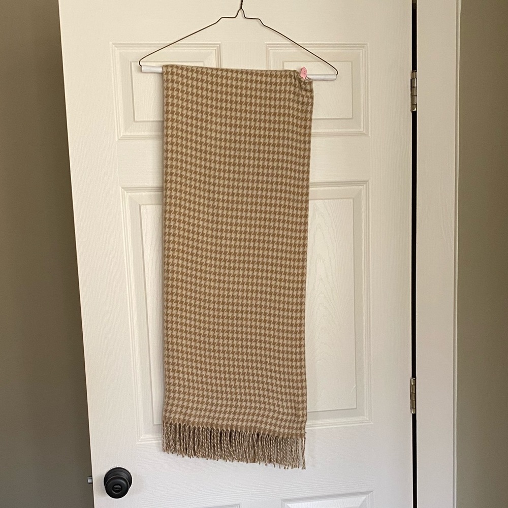 Hounds tooth brown shawl